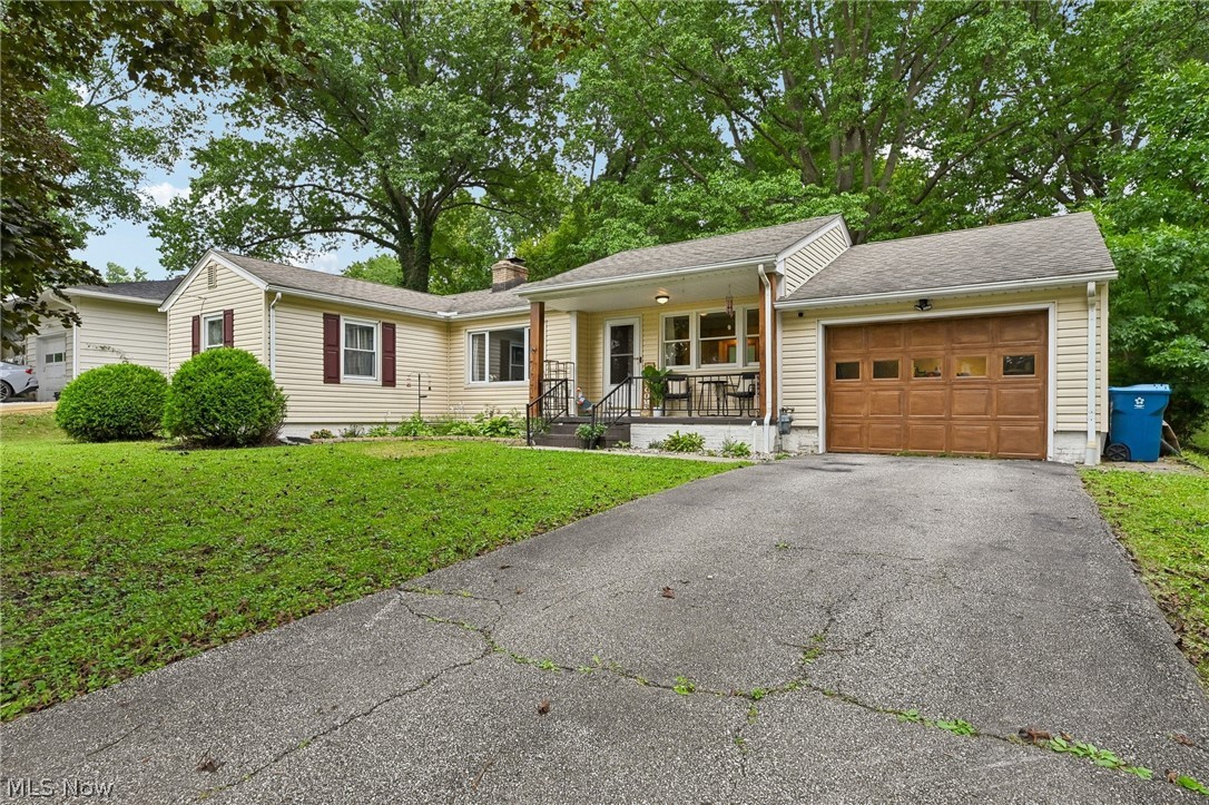 557 Hartzell Drive Barberton OH 44203