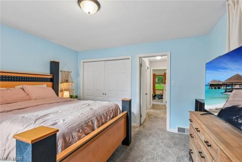 557 Hartzell Drive Barberton OH 44203