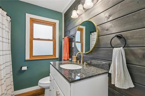 557 Hartzell Drive Barberton OH 44203
