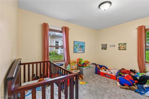 557 Hartzell Drive Barberton OH 44203