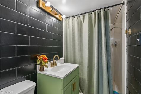 557 Hartzell Drive Barberton OH 44203