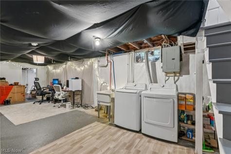 557 Hartzell Drive Barberton OH 44203