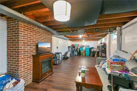 557 Hartzell Drive Barberton OH 44203