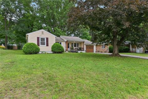 557 Hartzell Drive Barberton OH 44203