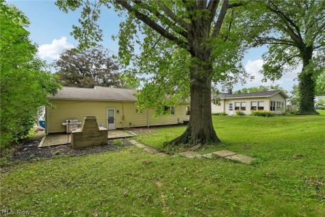 557 Hartzell Drive Barberton OH 44203