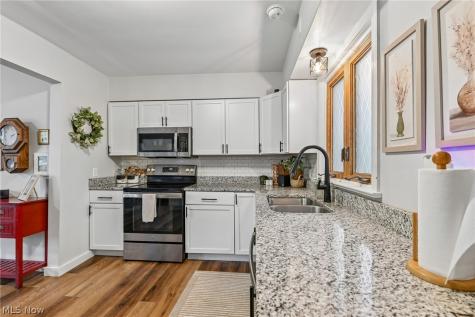 557 Hartzell Drive Barberton OH 44203