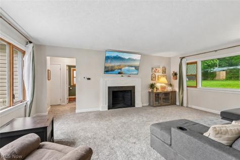 557 Hartzell Drive Barberton OH 44203