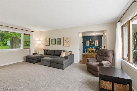 557 Hartzell Drive Barberton OH 44203
