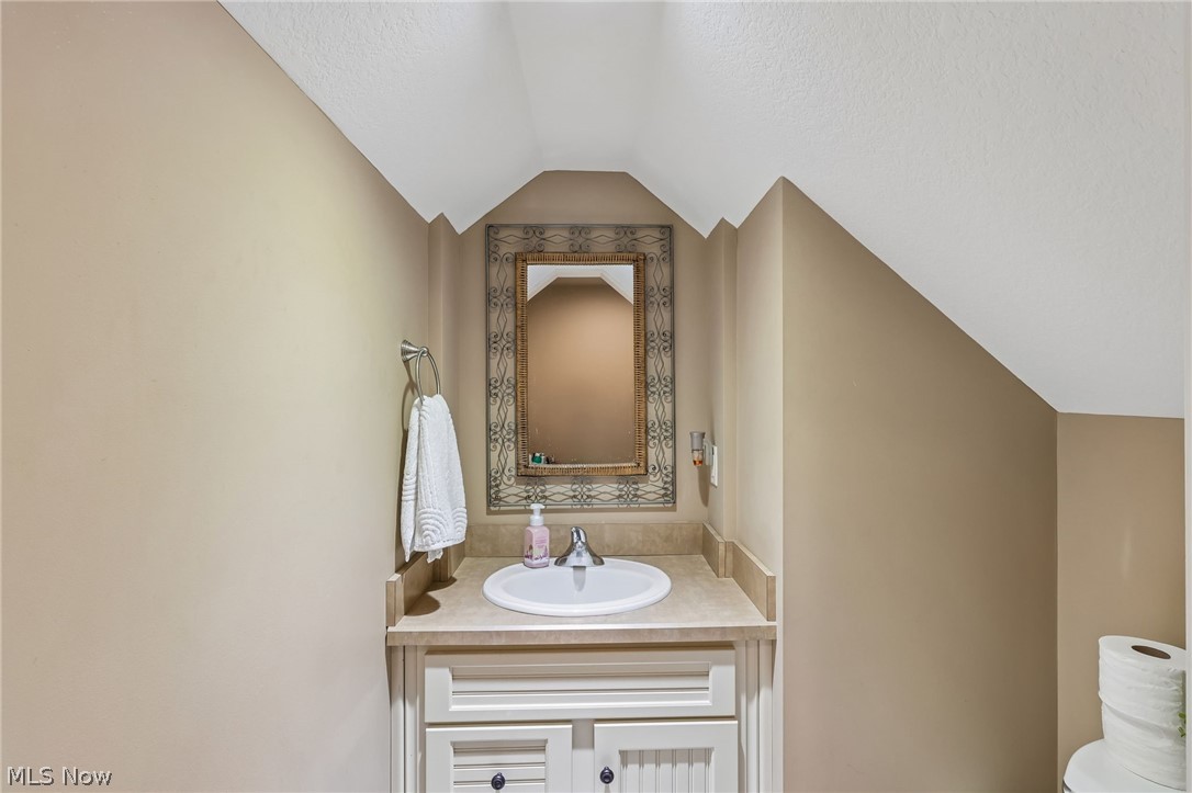 7140 Indian Trail Poland OH 44514