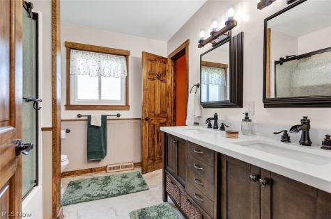 4619 Center Road Brunswick OH 44212