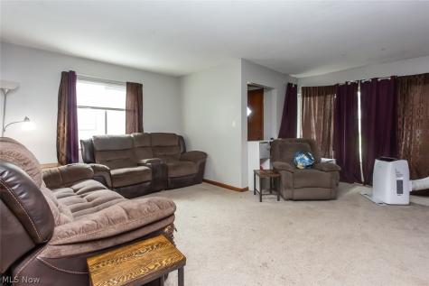 10252 Greenheath Drive Parma Heights OH 44130