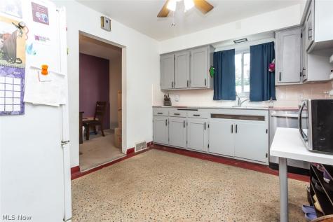 10252 Greenheath Drive Parma Heights OH 44130