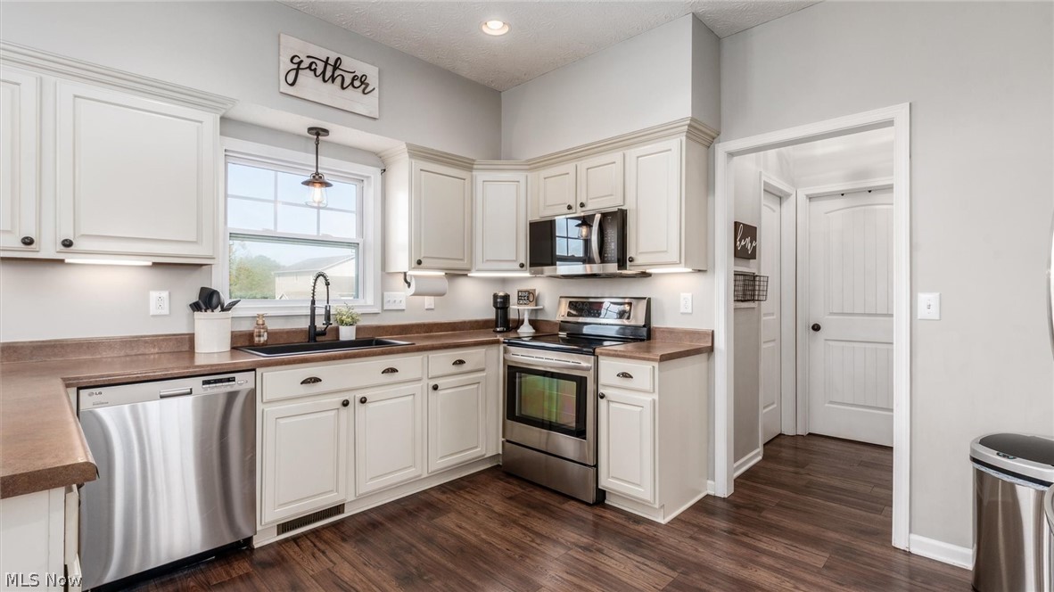 7957 Black Avenue Cambridge OH 43725