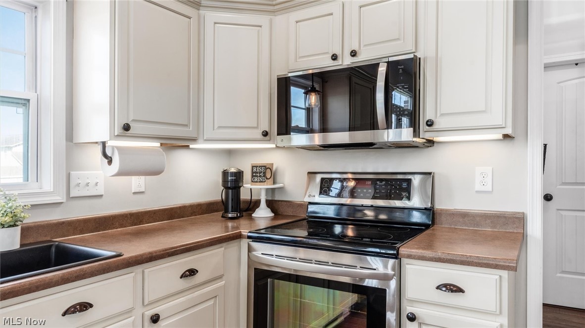 7957 Black Avenue Cambridge OH 43725