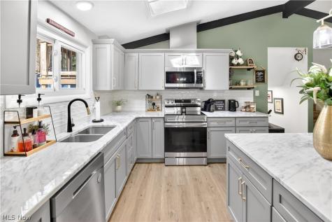 26 Sandy Hill Road Sagamore Hills OH 44067