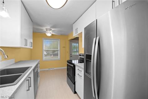 547 Willow Park Road Elyria OH 44035