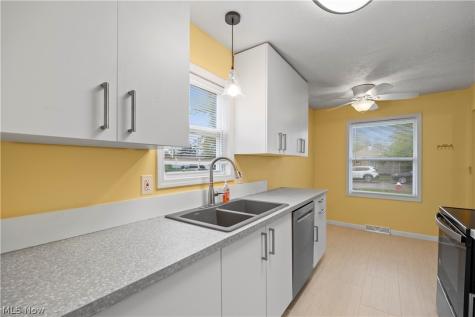 547 Willow Park Road Elyria OH 44035