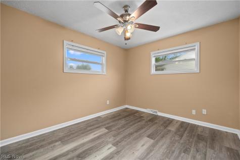 547 Willow Park Road Elyria OH 44035