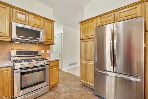 545 E Maple Street Hartville OH 44632
