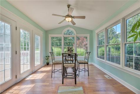 545 E Maple Street Hartville OH 44632
