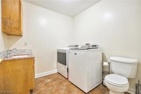 545 E Maple Street Hartville OH 44632