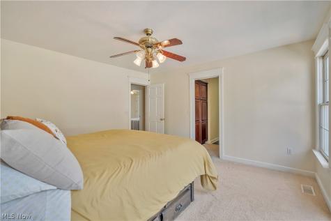 545 E Maple Street Hartville OH 44632