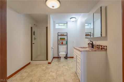 545 E Maple Street Hartville OH 44632
