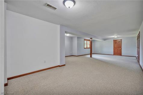 545 E Maple Street Hartville OH 44632