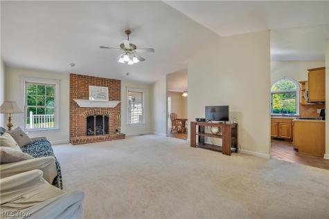 545 E Maple Street Hartville OH 44632