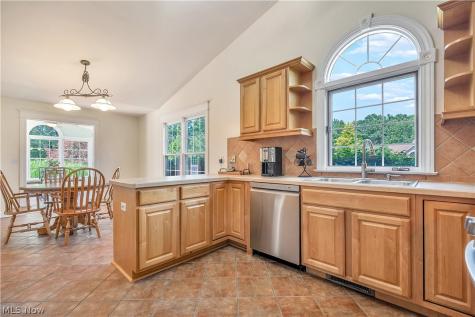 545 E Maple Street Hartville OH 44632