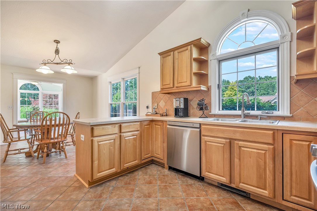 545 E Maple Street Hartville OH 44632