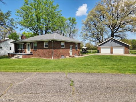 5869 Oberlin Road Amherst OH 44001