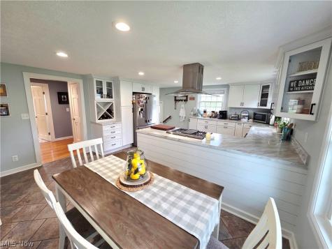 5869 Oberlin Road Amherst OH 44001