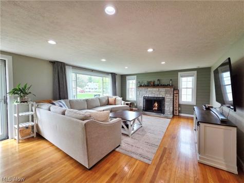5869 Oberlin Road Amherst OH 44001