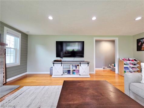 5869 Oberlin Road Amherst OH 44001