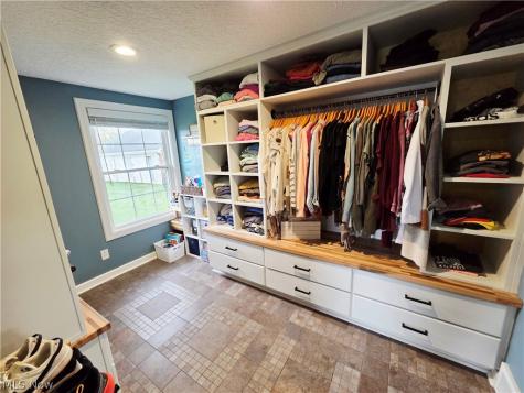5869 Oberlin Road Amherst OH 44001