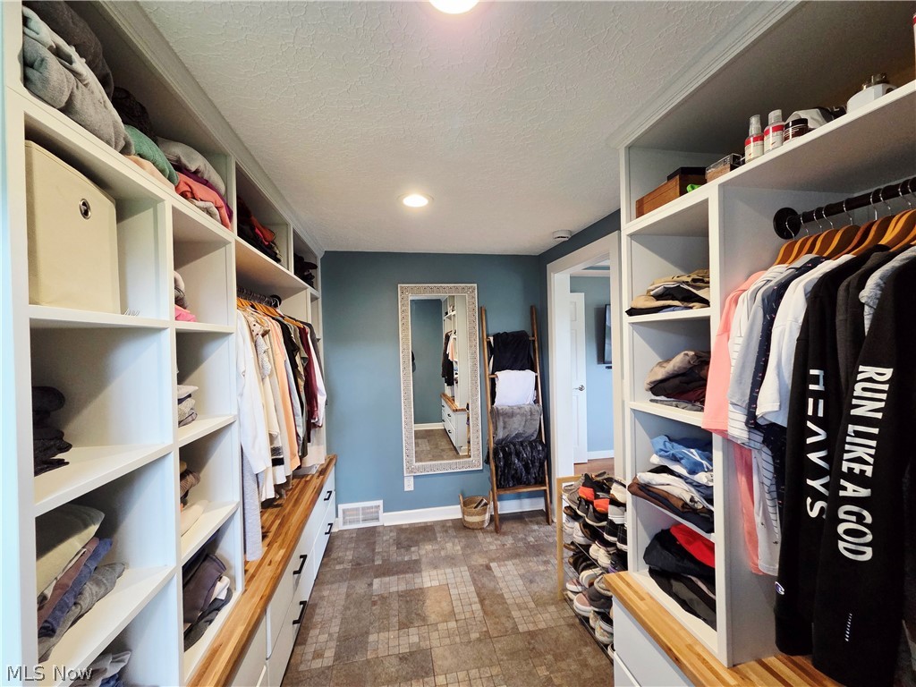5869 Oberlin Road Amherst OH 44001