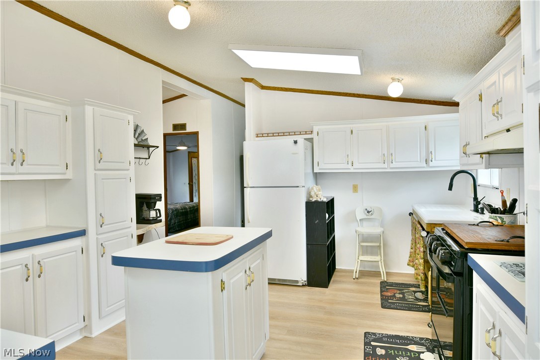 826 Bristol Champion Townline Road NE Bristolville OH 44402