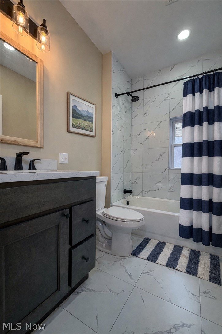 7911 1st Street Masury OH 44438