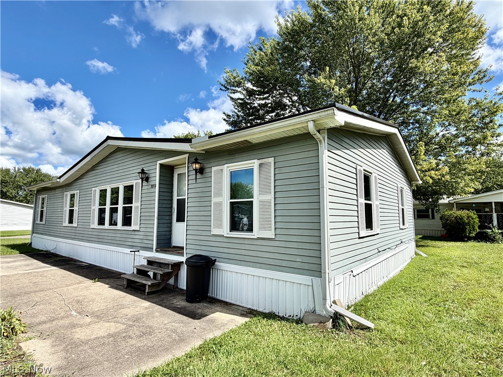 3202 Dove Drive Warren OH 44481