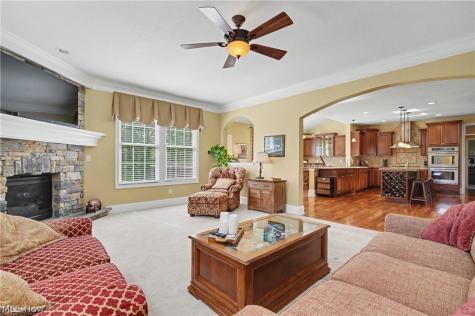 1933 Rock Creek Akron OH 44333