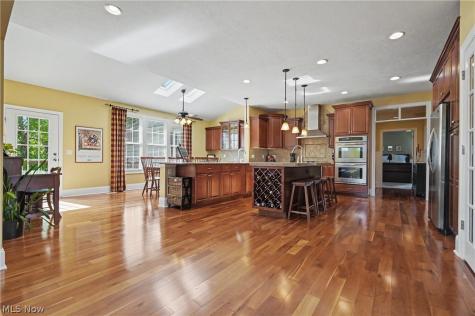 1933 Rock Creek Akron OH 44333