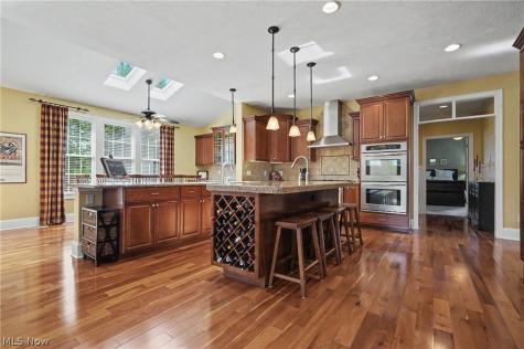 1933 Rock Creek Akron OH 44333