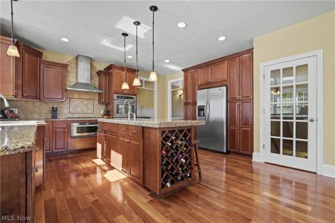 1933 Rock Creek Akron OH 44333