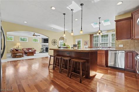 1933 Rock Creek Akron OH 44333