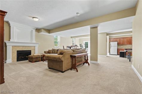 1933 Rock Creek Akron OH 44333