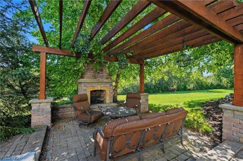 1933 Rock Creek Akron OH 44333