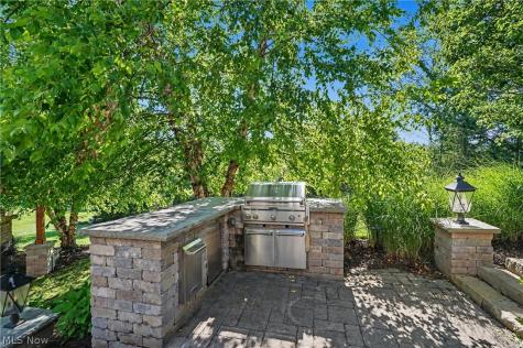 1933 Rock Creek Akron OH 44333