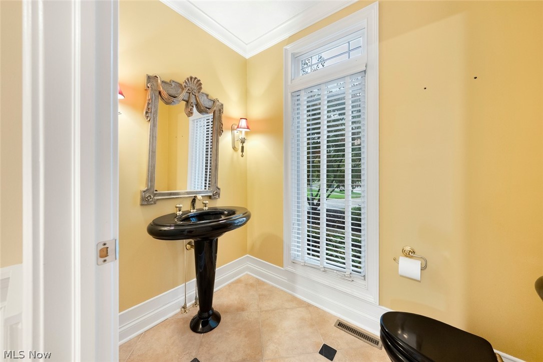 1551 Stone Court Westlake OH 44145