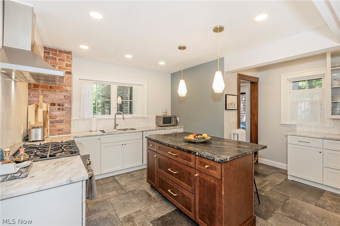 1351 Oakridge Drive Cleveland Heights OH 44121